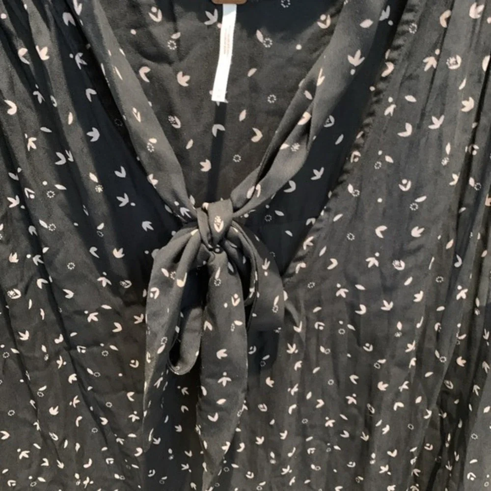 Free People Revolve Sleeveless‎ Tie Neck Bow Tank Blouse Black Print Women's M